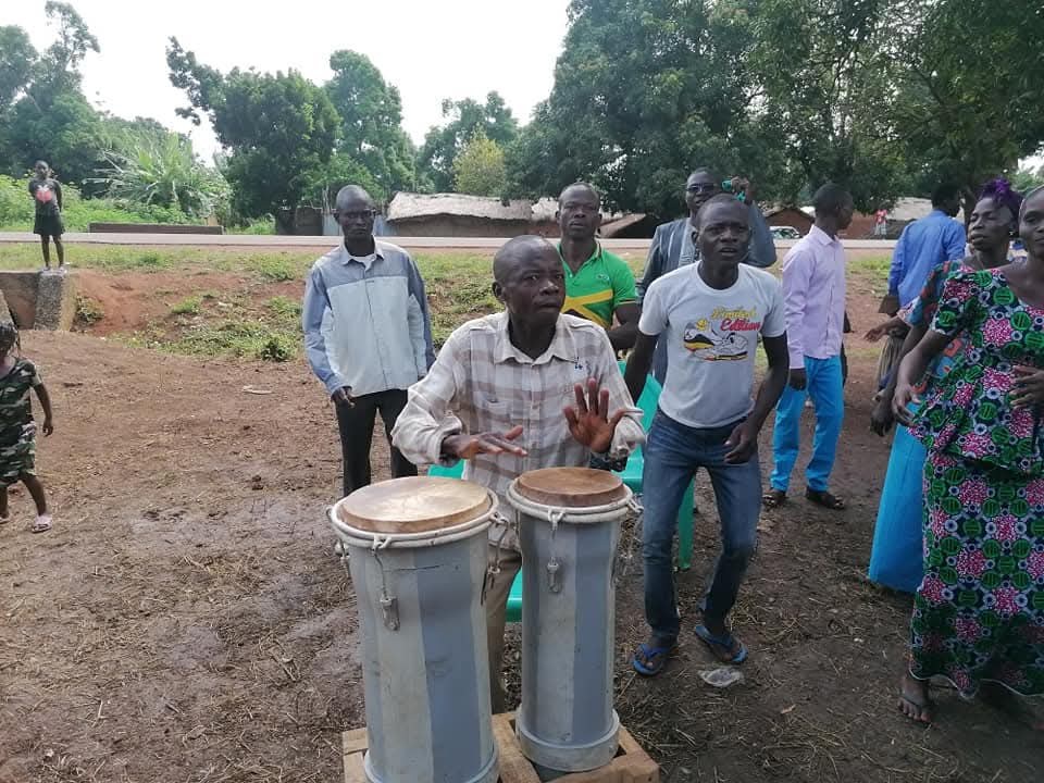 Mission d'implantation à Sibut Centre - Louange au tambour
